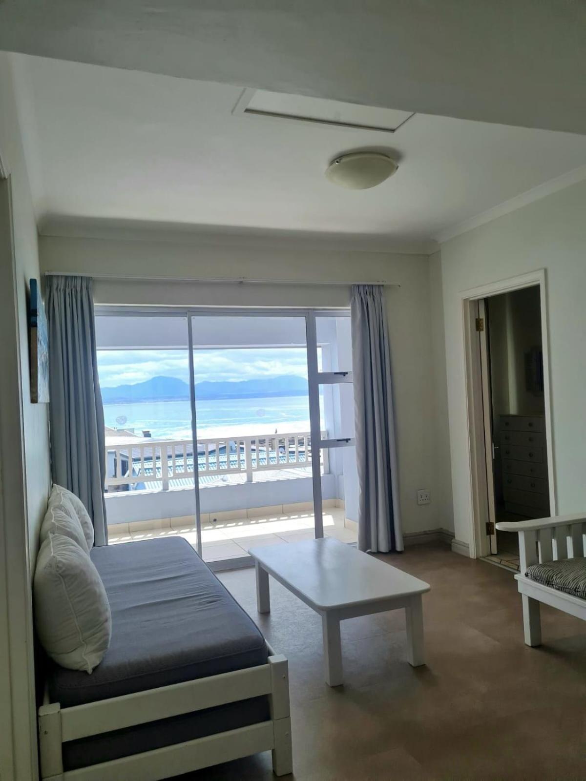 Point Village Hotel 18/76