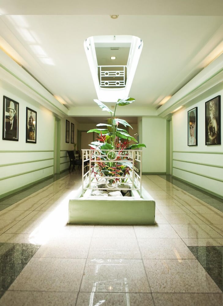 Hollywood Celebrity Hotel 39/47