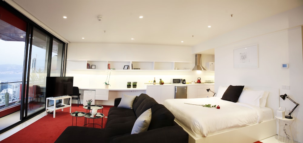 1866 Court Suites 8/50