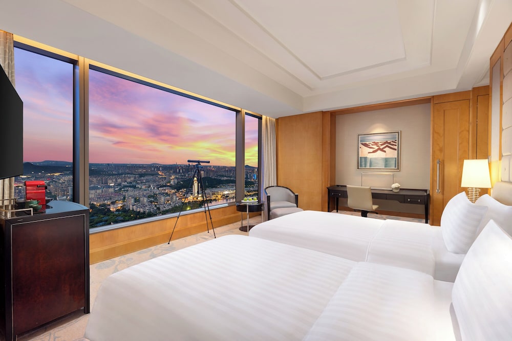 Skyline, Deluxe, Family, Twin Beds