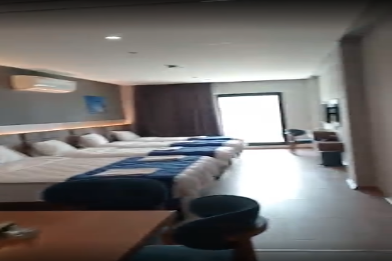 Abraham Hotel 6/10