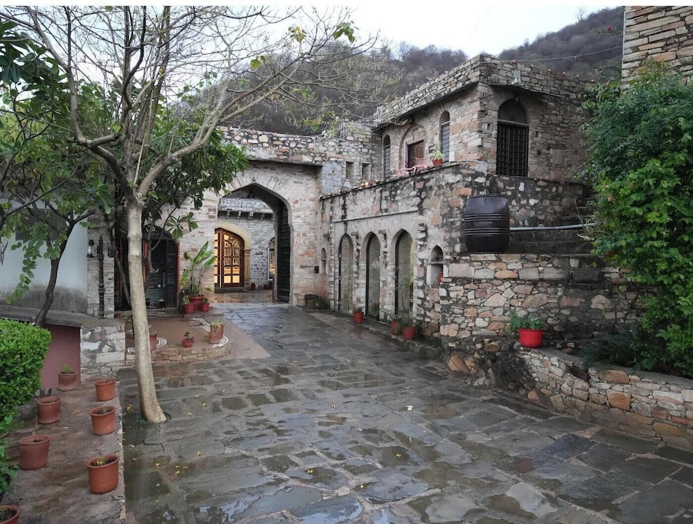 Fort Dadhikar, Alwar 40/50