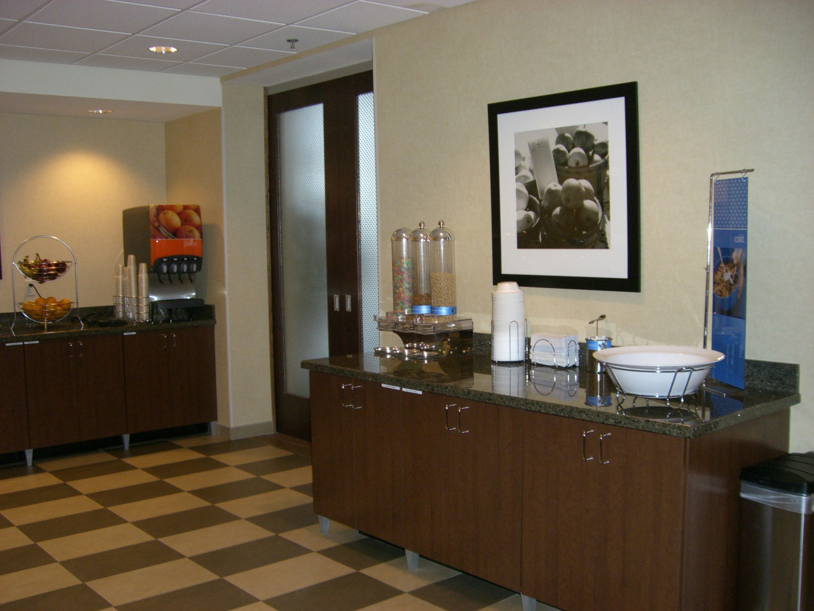 Hampton Inn Suites Pueblo North 3/42