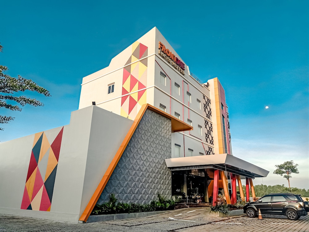 Front One Hotel Nganjuk 5/30