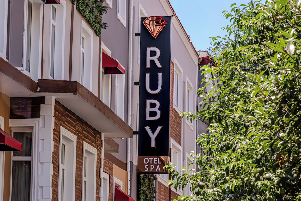 Ruby Hotel 40/46