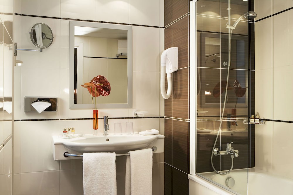 Elysees Bassano Hotel Formely Bw Hotel Elysees Bassa 31/81