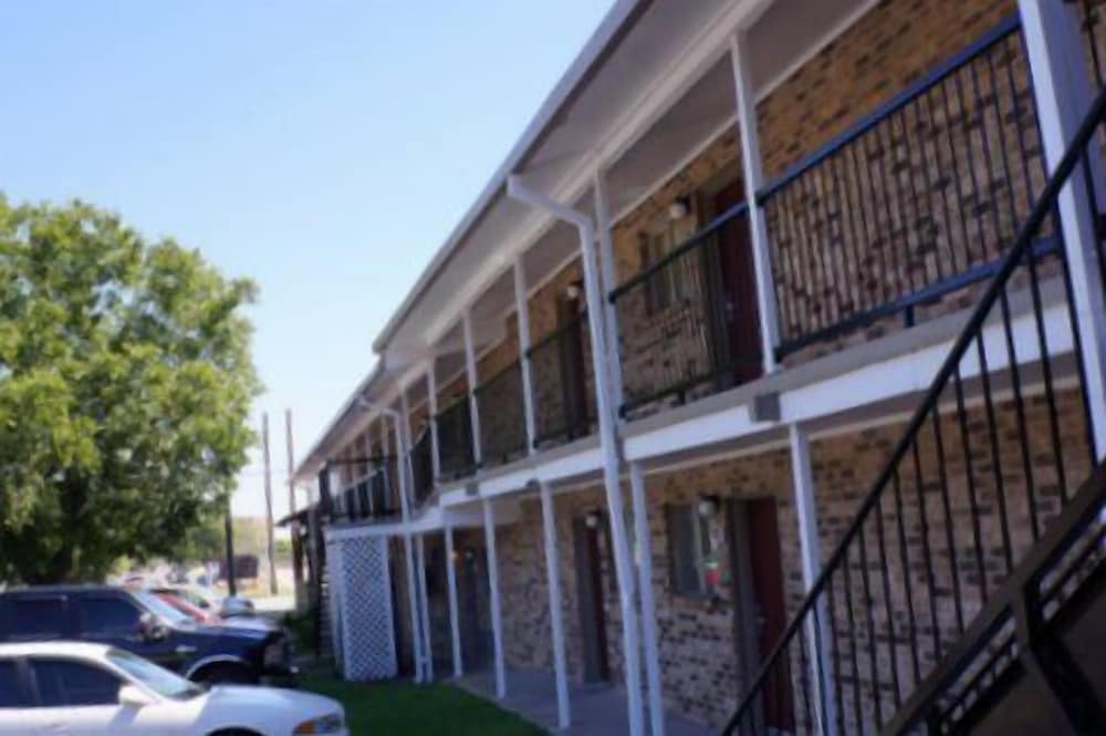 Ranch House Inn and Suites 1/28