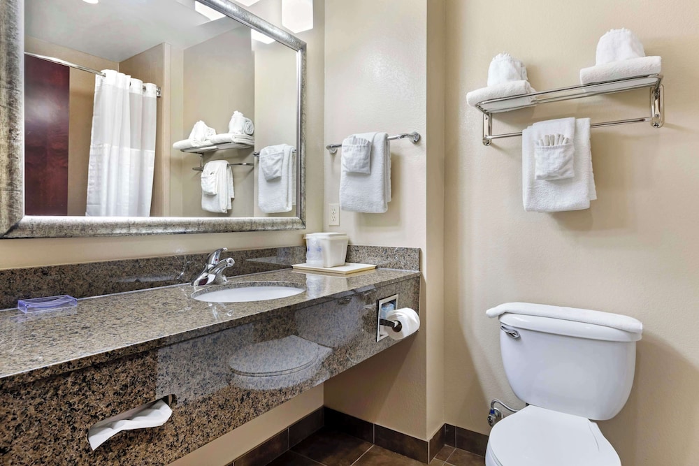 غرفة قياسية بسرير كينج، Best Western Carthage Inn & Suites 5/6