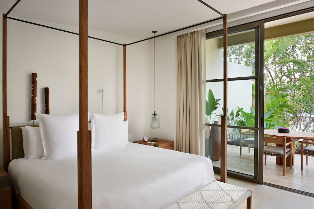 LAGOON, STUDIO, SUITE, KING BED