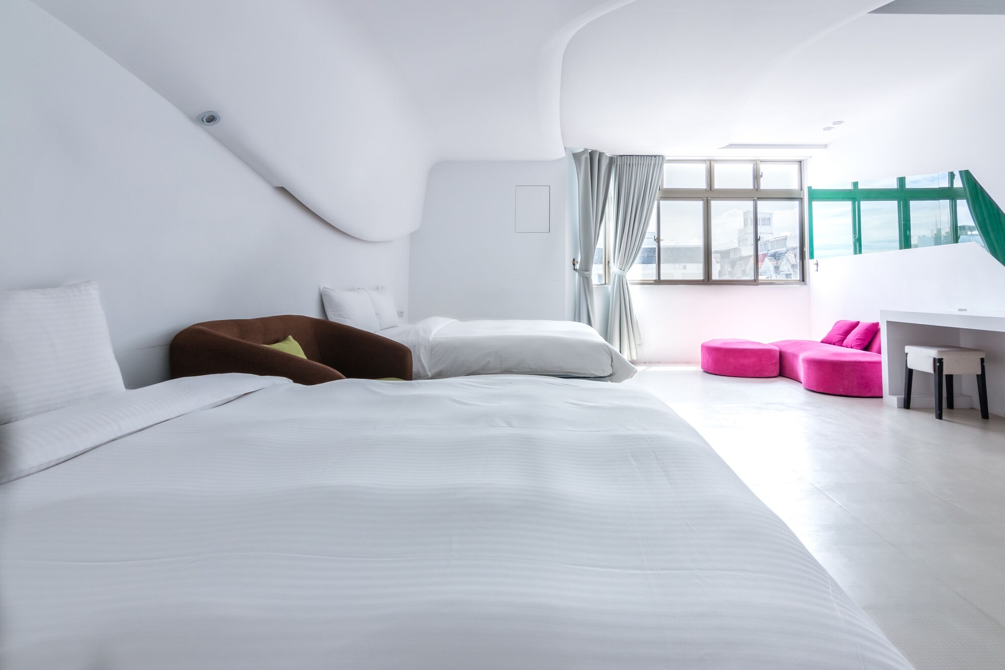 ROOM, QUADRUPLE