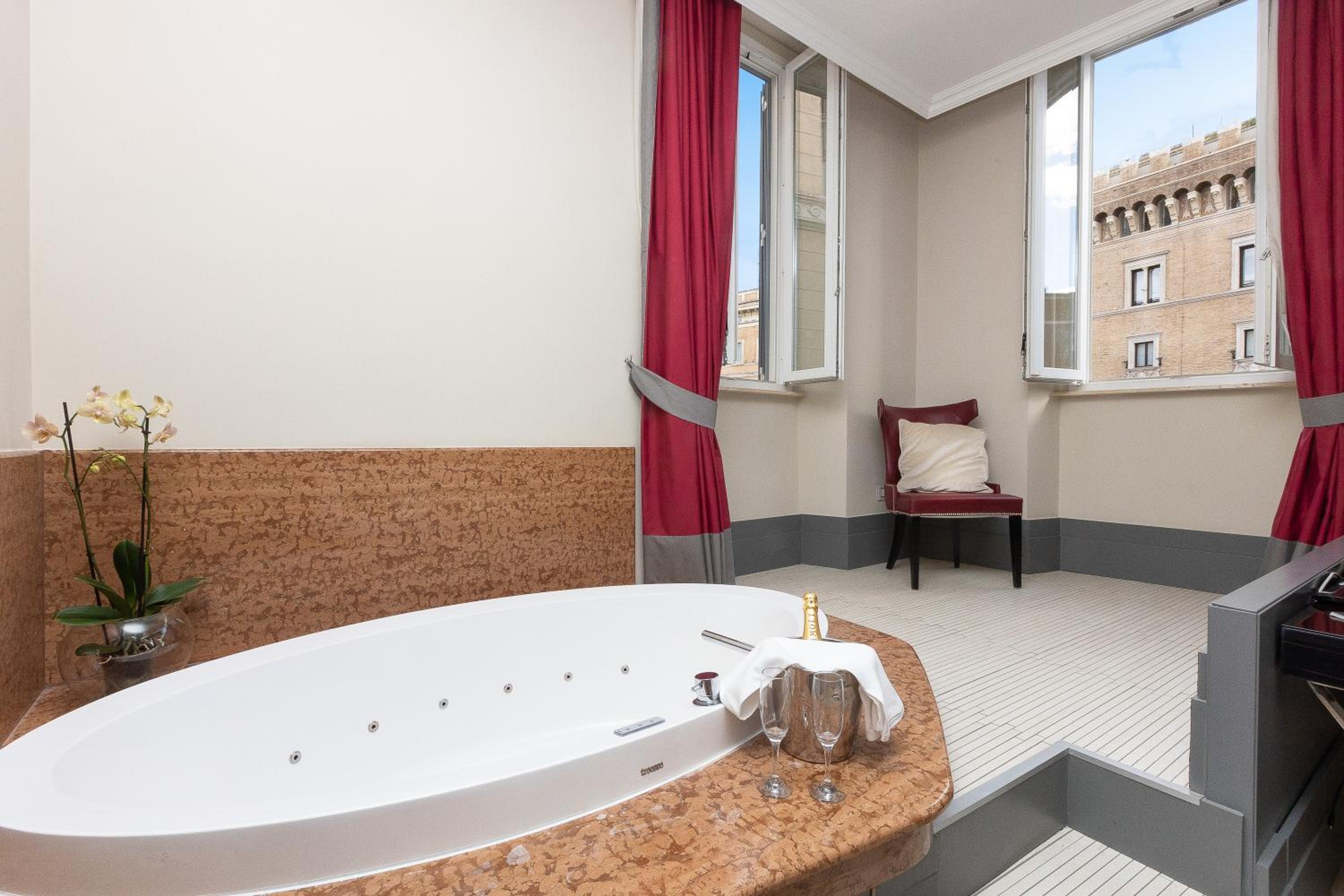 غرفة ديلوكس بسرير كوين بحوض استحمام، Hotel Castellino Roma 4/6