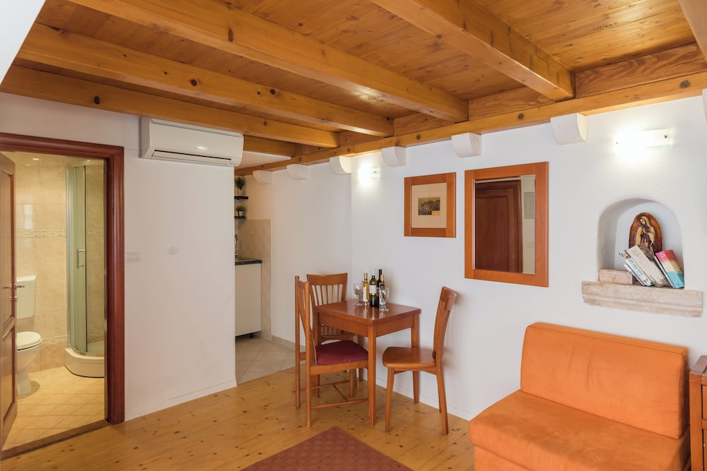 Apartments Ivana 51/63