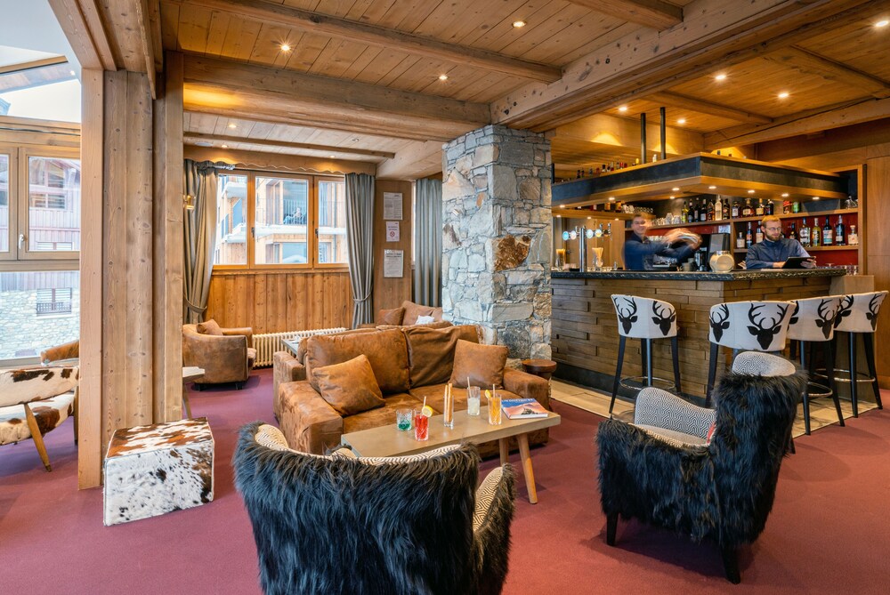 Aiguille Percee Hotel Restaurant 56/74