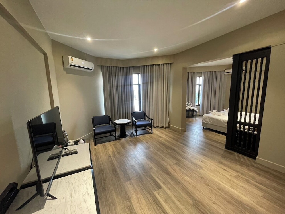 Asawann Hotel 45/68