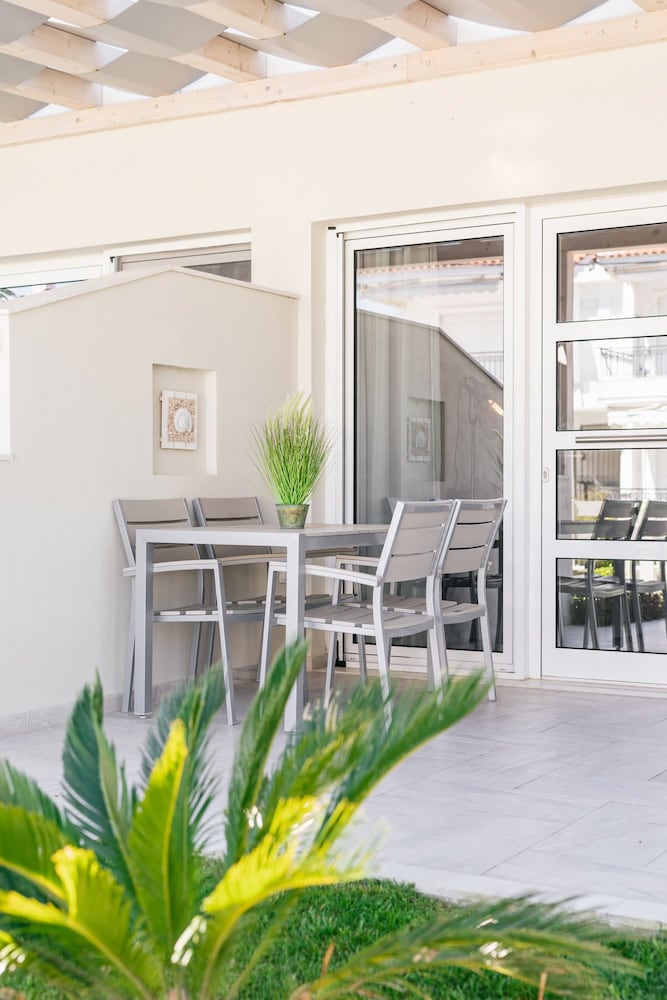 Minthi Boutique Apartments 44/50