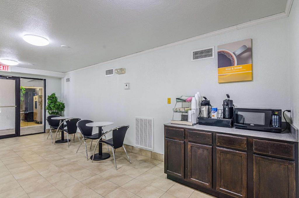 Motel6 Troy, AL 4/35