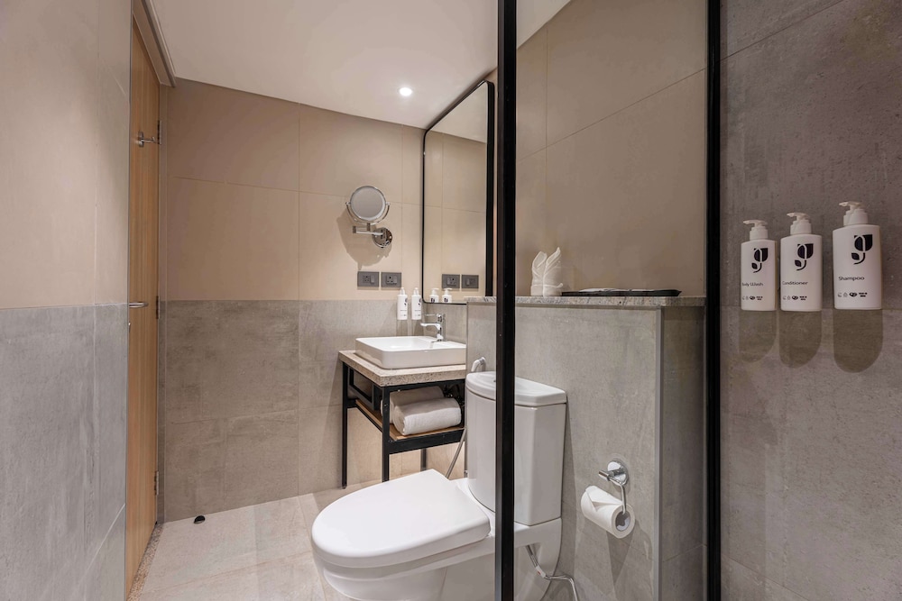 Park Inn & Suites by Radisson Thrissur East Fort 44/47