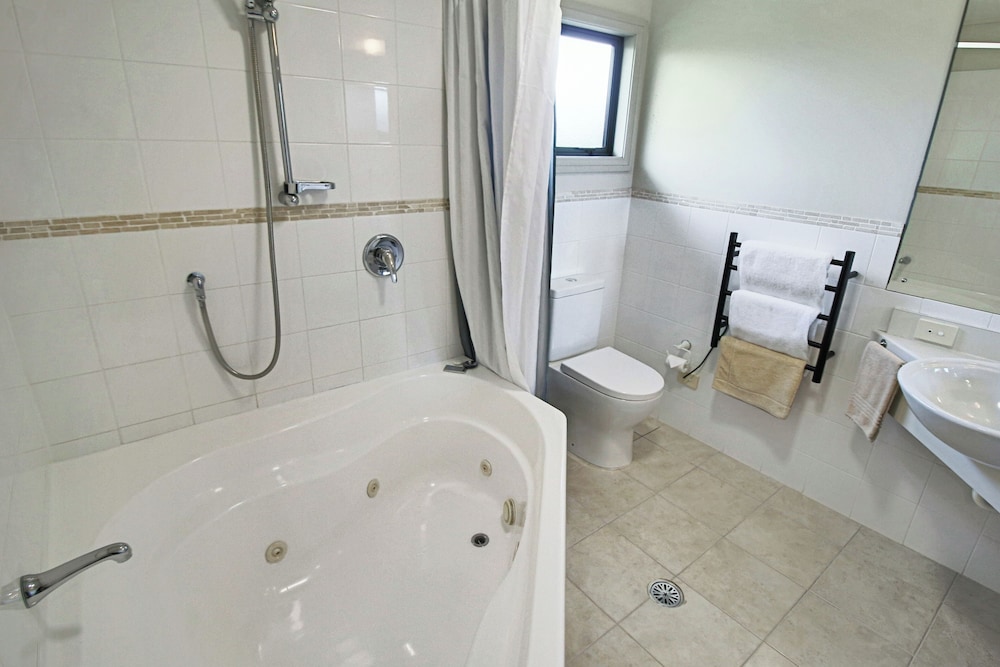 Whangaparaoa Lodge Motel 68/70
