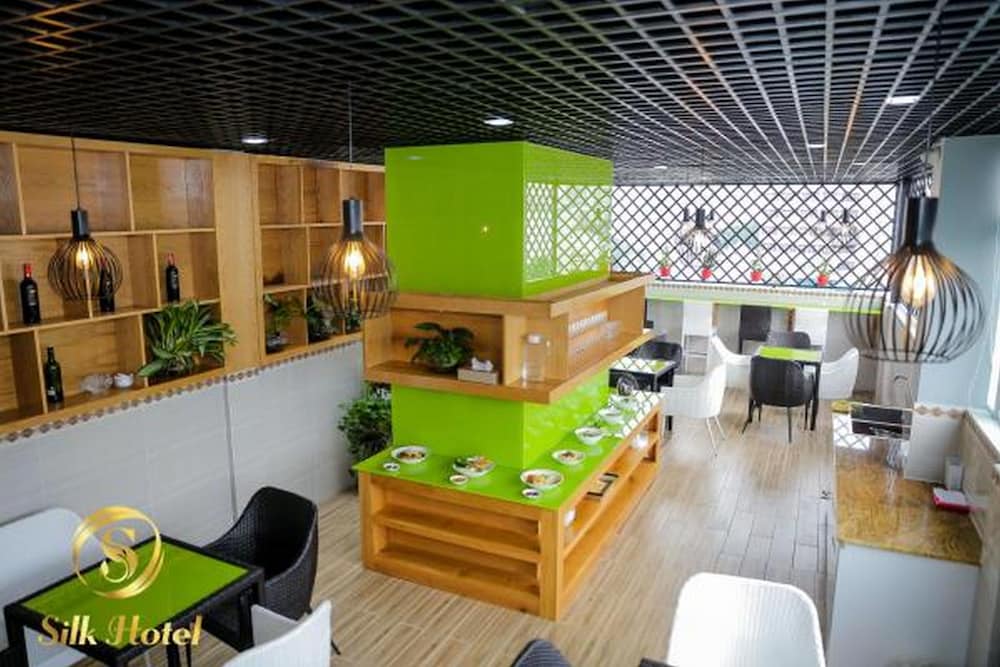 RedDoorz Plus near Tan Son Nhat airport 2 46/50