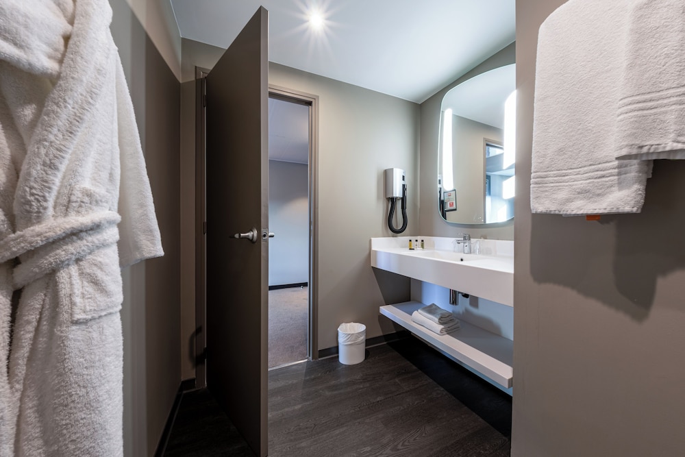 Ibis Nanterre La Defense 78/78