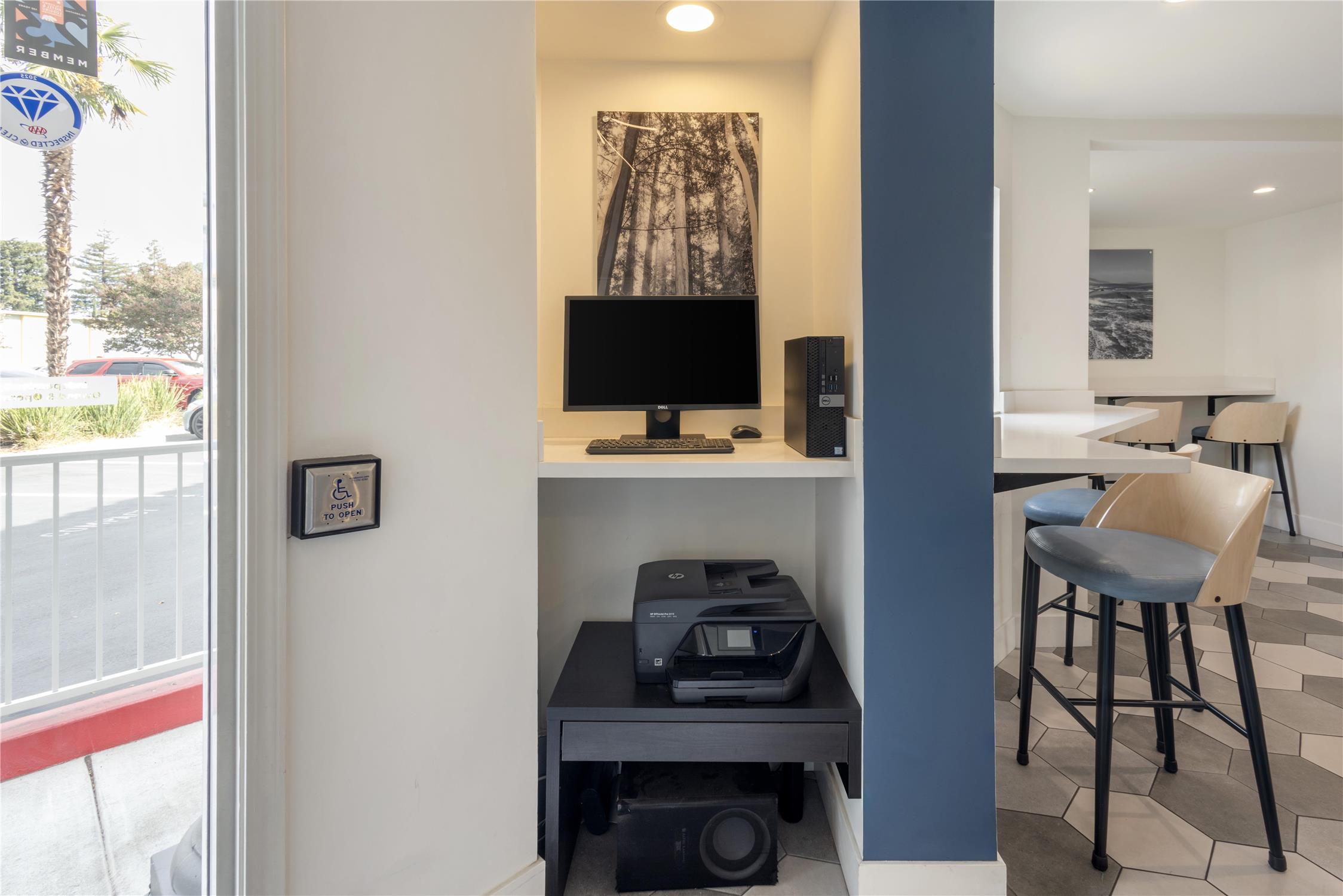 Best Western Plus Executive Suites 17/19