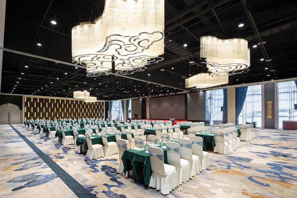 Days Hotel by Wyndham Urumqi Pingchuan Road 34/36