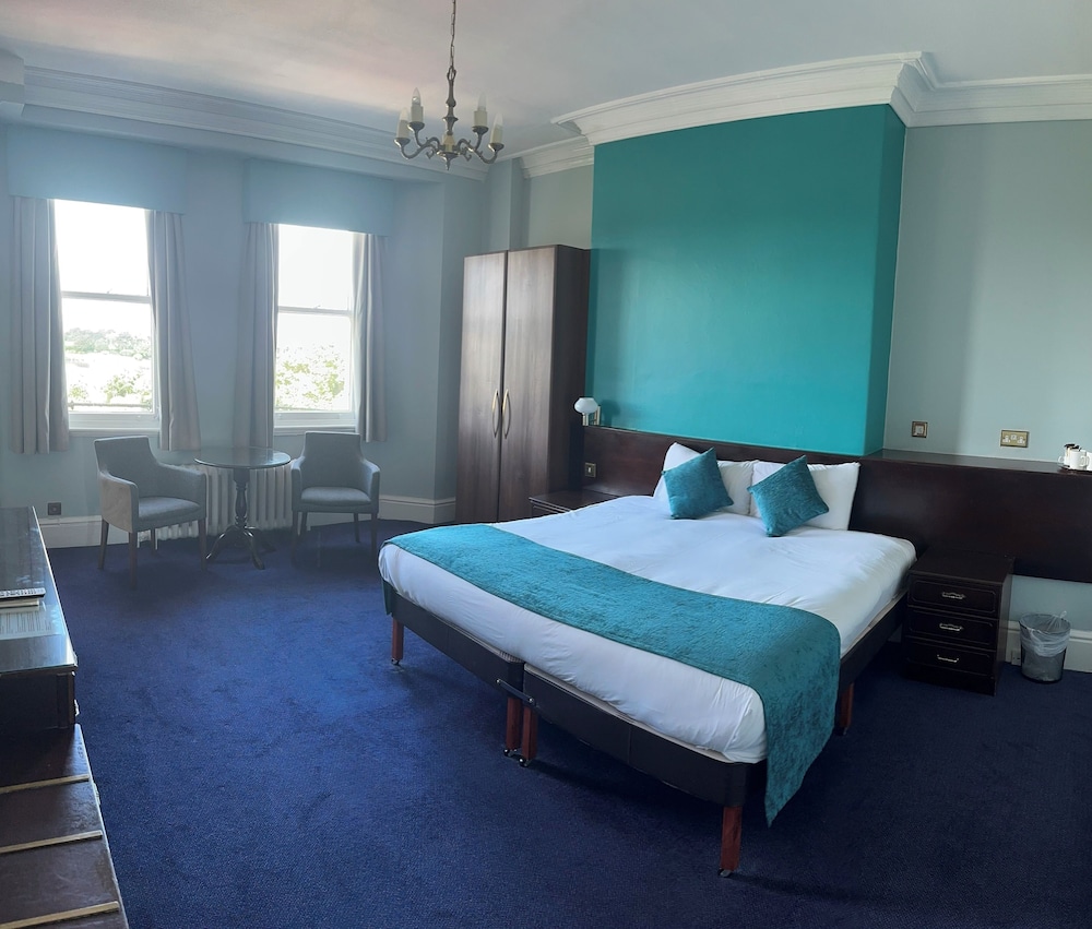 Standard, Twin Beds, Partial Sea View