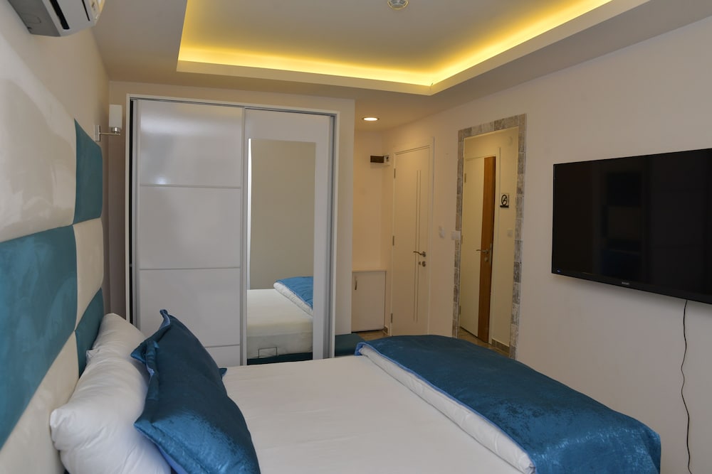 Deep Hotel 20/34