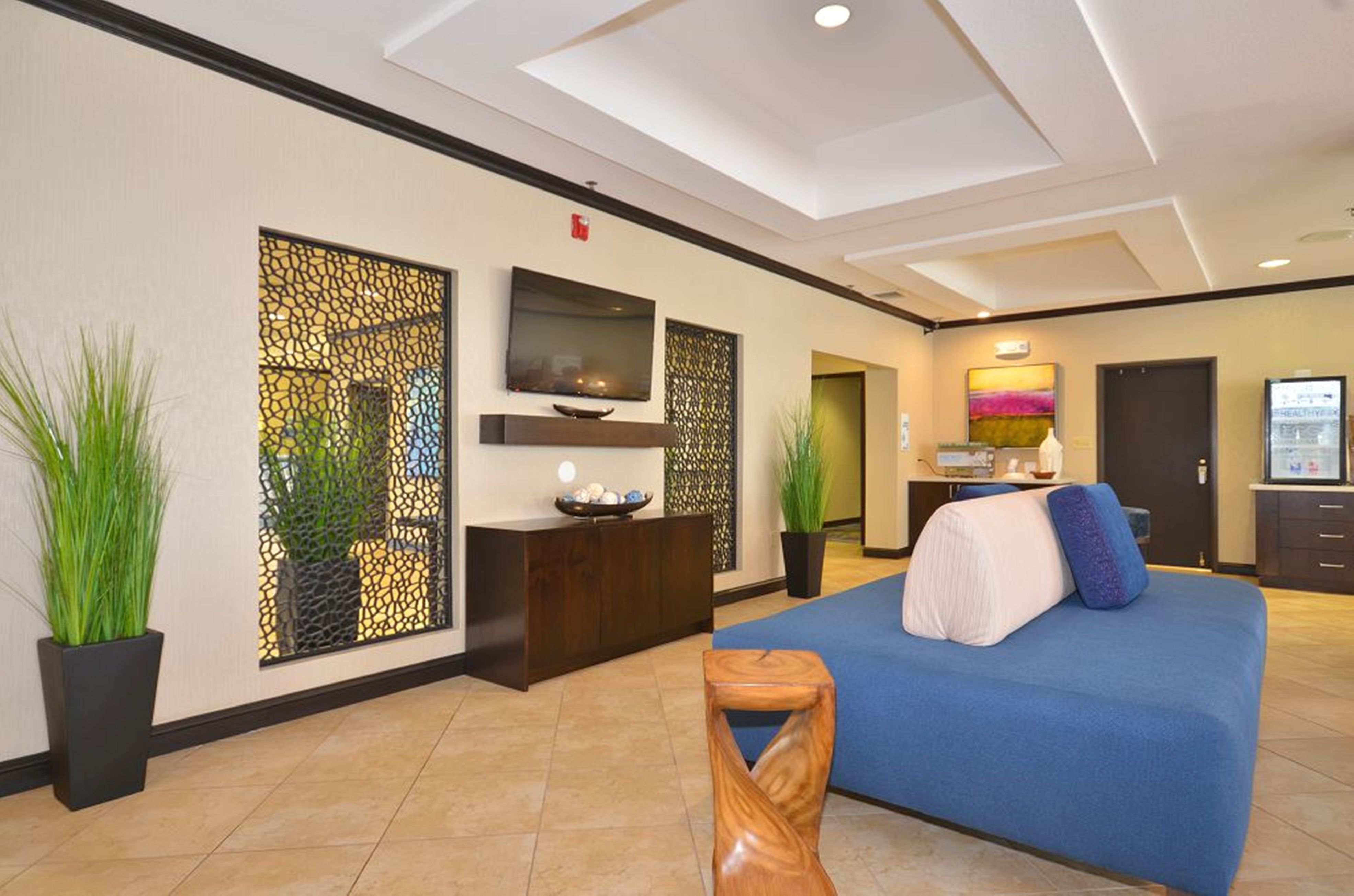 Holiday Inn Express Hotel And Suites Farmington 32/63