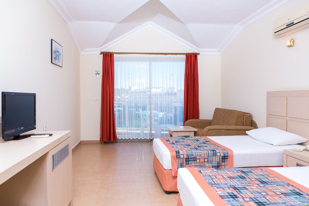 Gardenia Beach Hotel 7/28