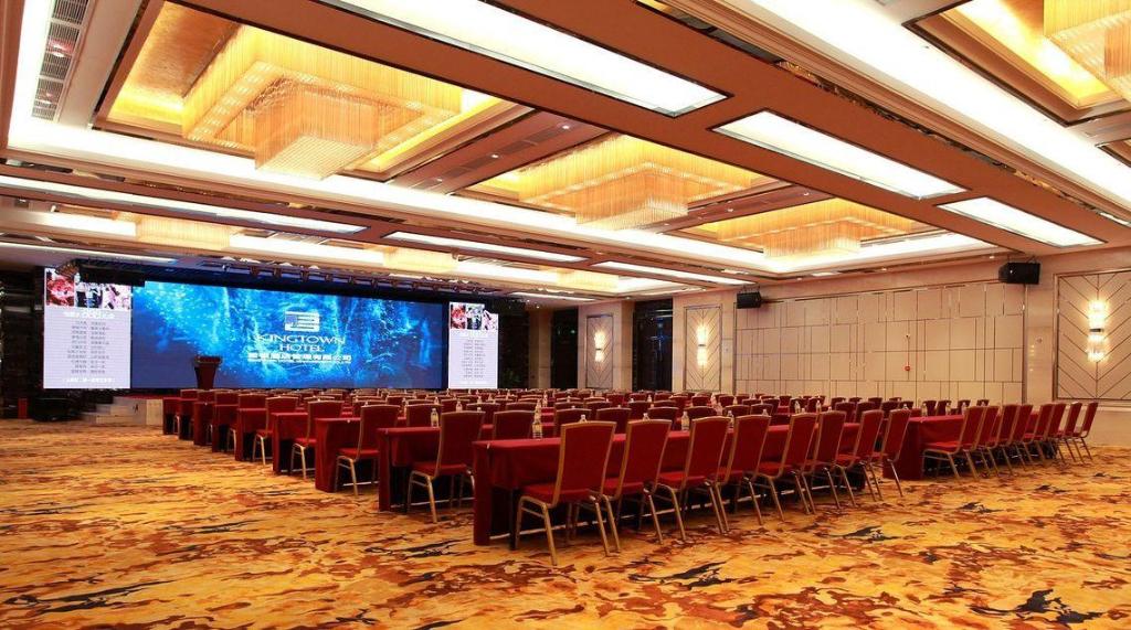 Rezen Kingtown Hotel (Chongqing Liangjiang New District) 48/58
