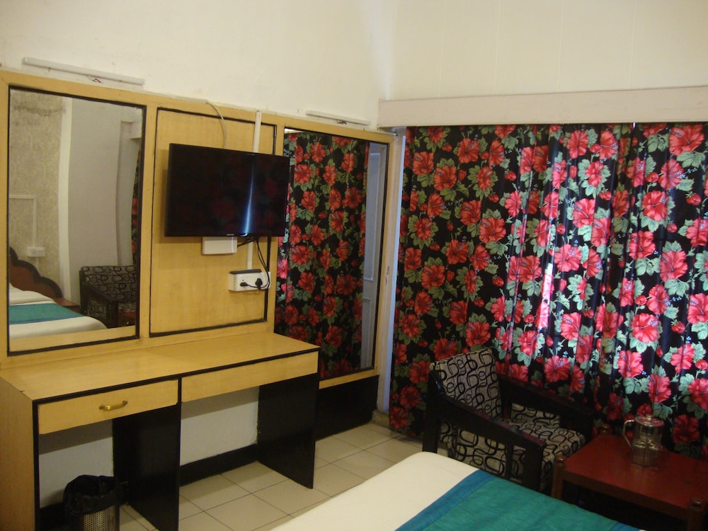 HOTEL HAMERS INTERNATIONAL 48/49