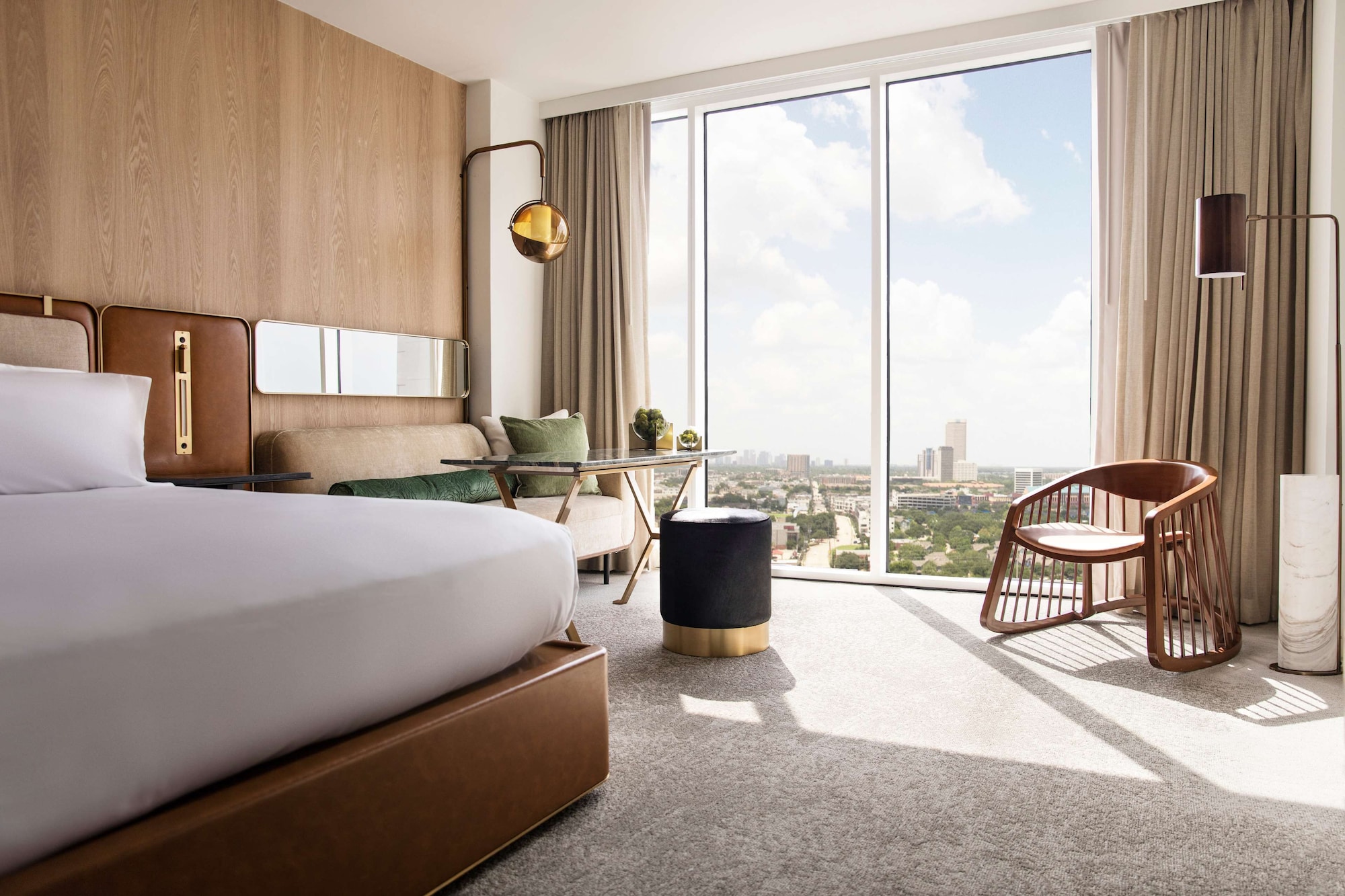 ROOM, KING BED, HIGH FLOOR