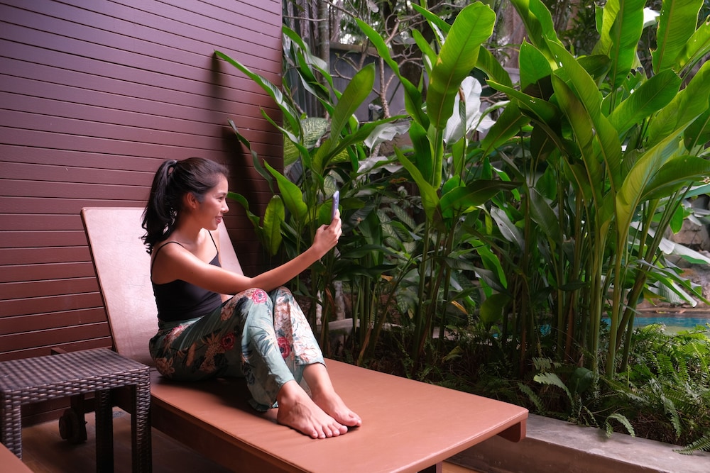 HULA HULA RESORT l truly tropical and fun wellness 17/90