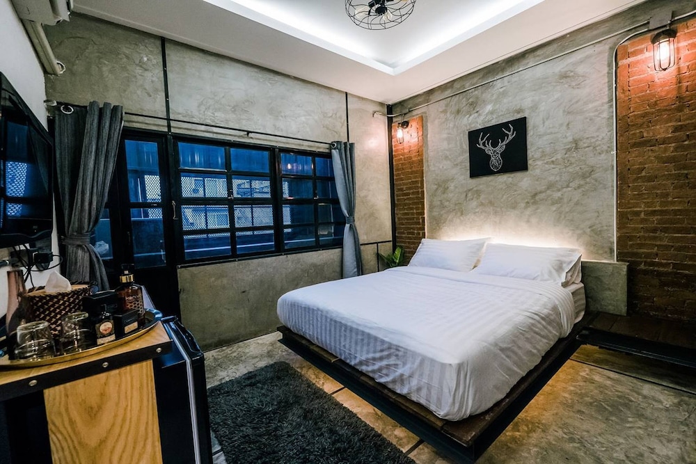 STANDARD, DOUBLE BED, PRIVATE BATHROOM