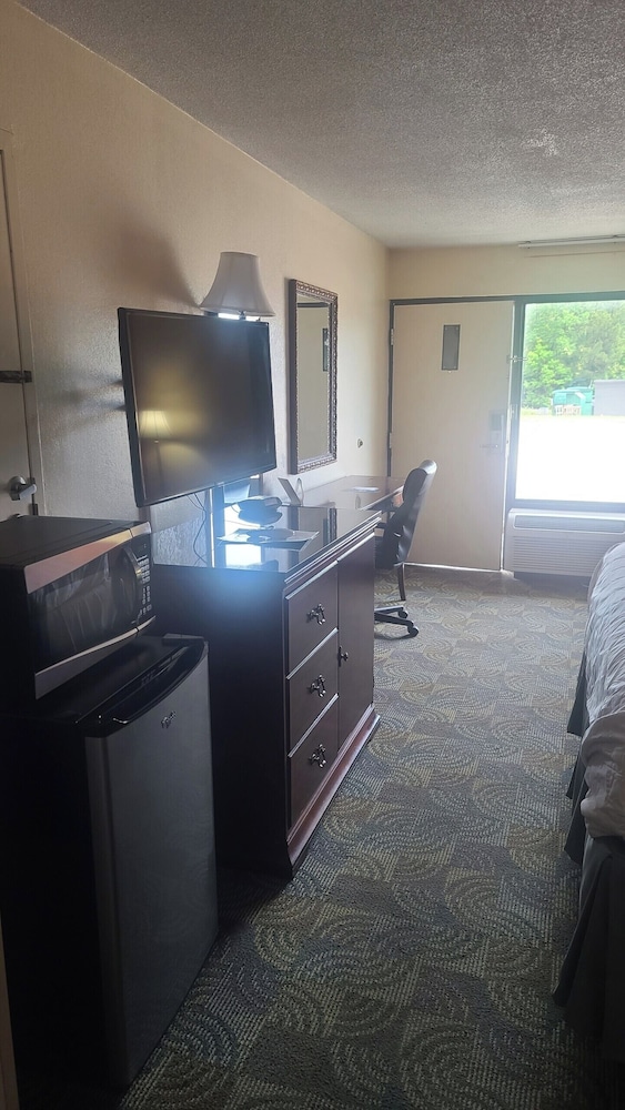 Days Inn by Wyndham Newton MS/I-20 12/23