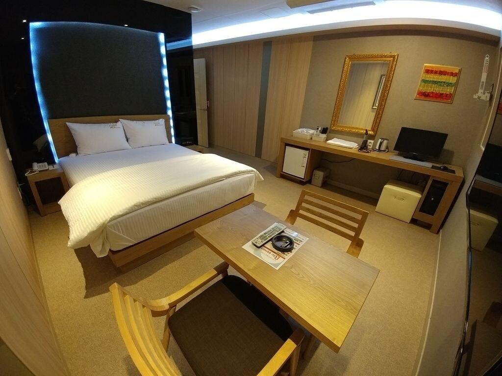Khan Hotel 13/18