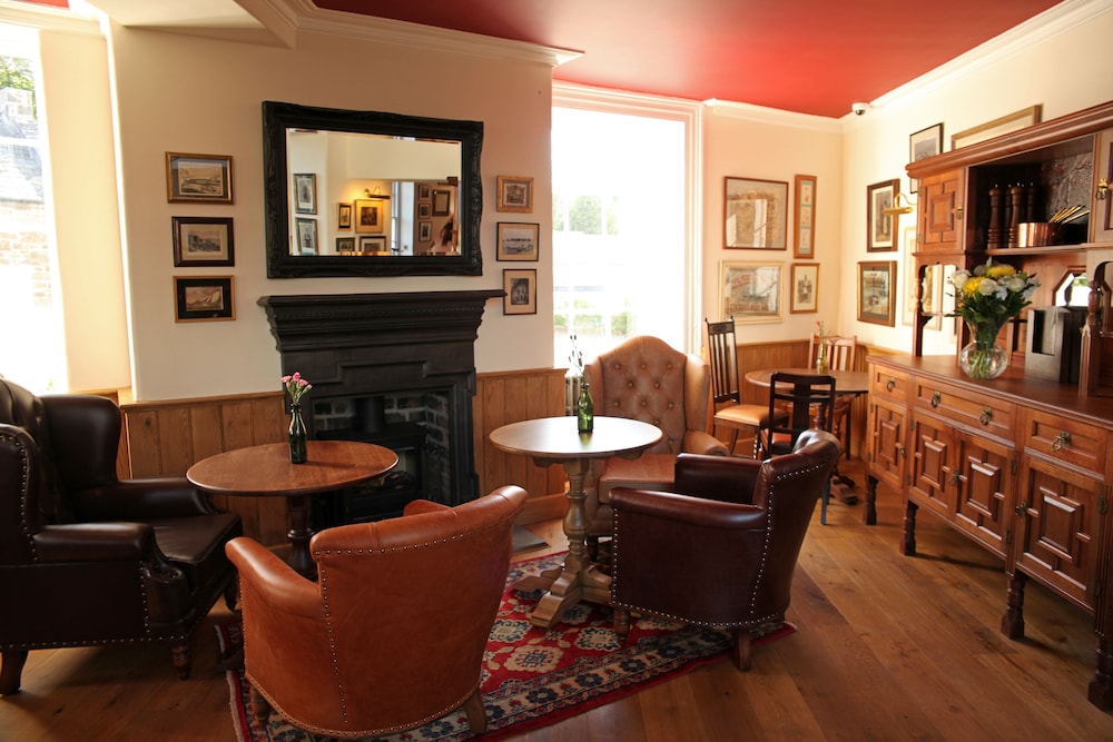 The Erskine Arms 32/50
