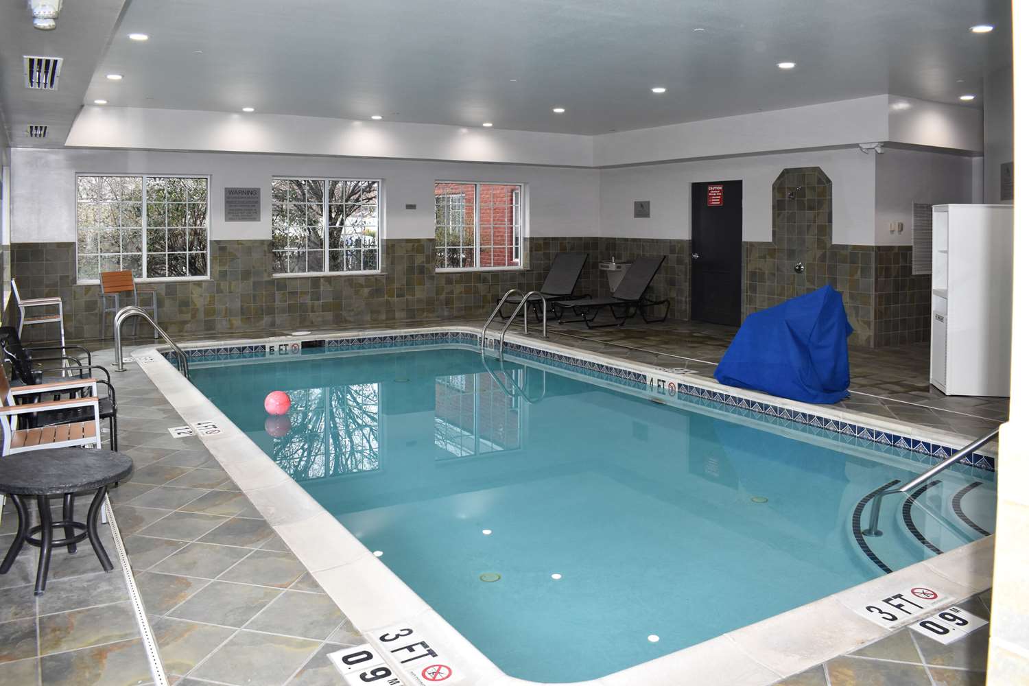 Country Inn and Suites By Radisson, Hagerstown, MD 21/39