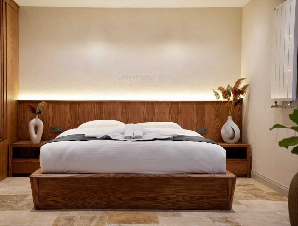 Khalkedon Suite 17/50