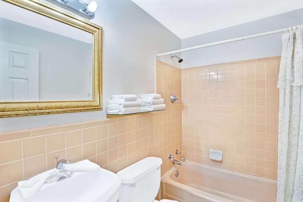 Colonial Inn Seekonk 22/58