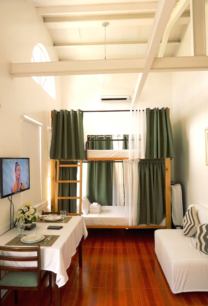 Makati Riverside Inn 33/54