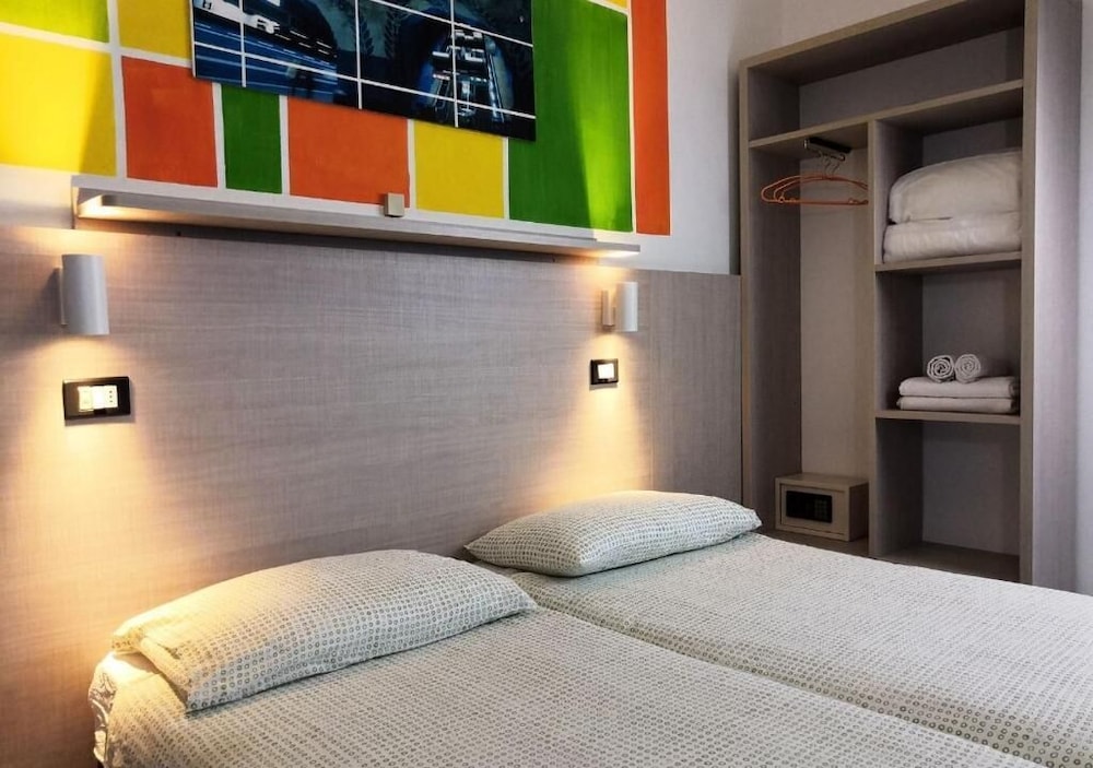 Hotel Elba Young People Hotels 14/25