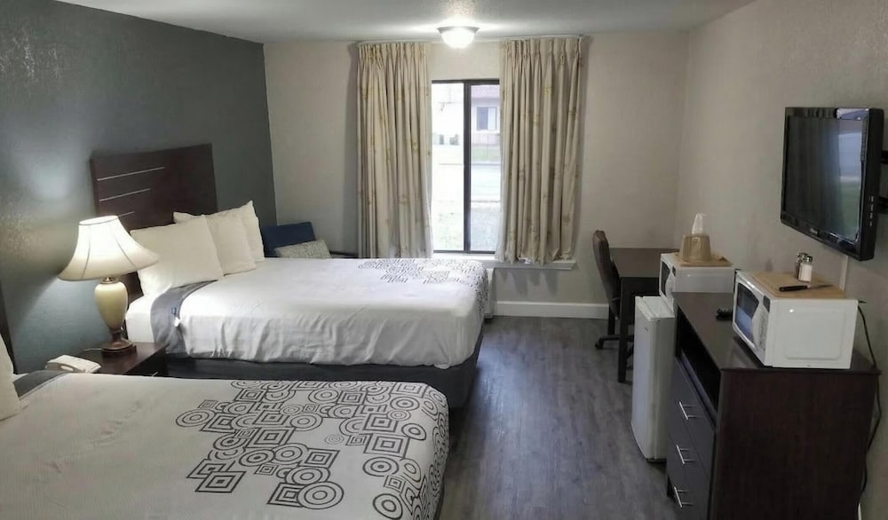 Regency Inn & Suites Houston East I 10 23/52