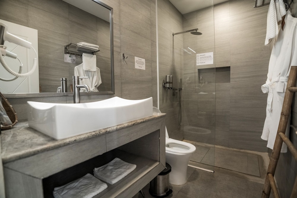 White Boutique Hotel and Residences 69/72