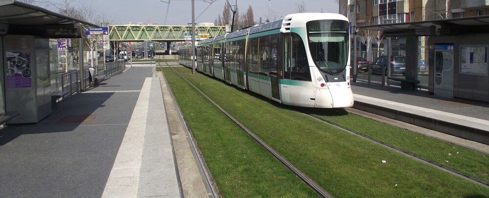 PREMIERE CLASSE PARIS OUEST - NANTERRE - LA DEFENSE 30/33