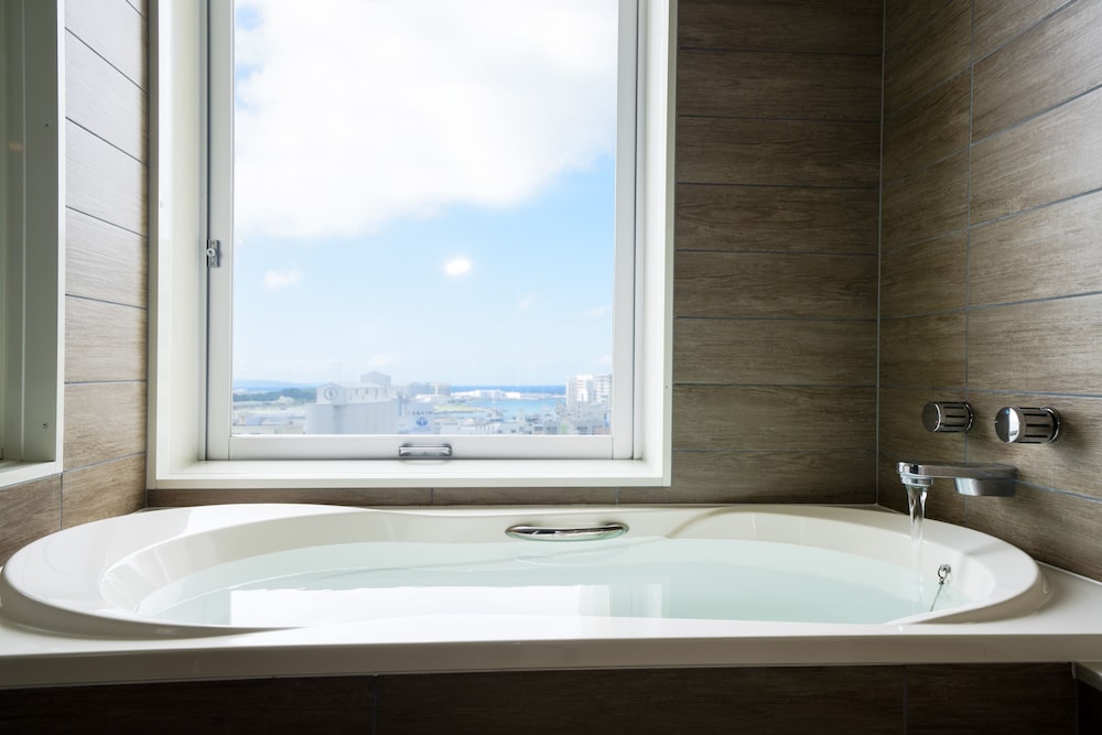 Renovated, Premier, Twin Beds, Bay Side, Bathtub