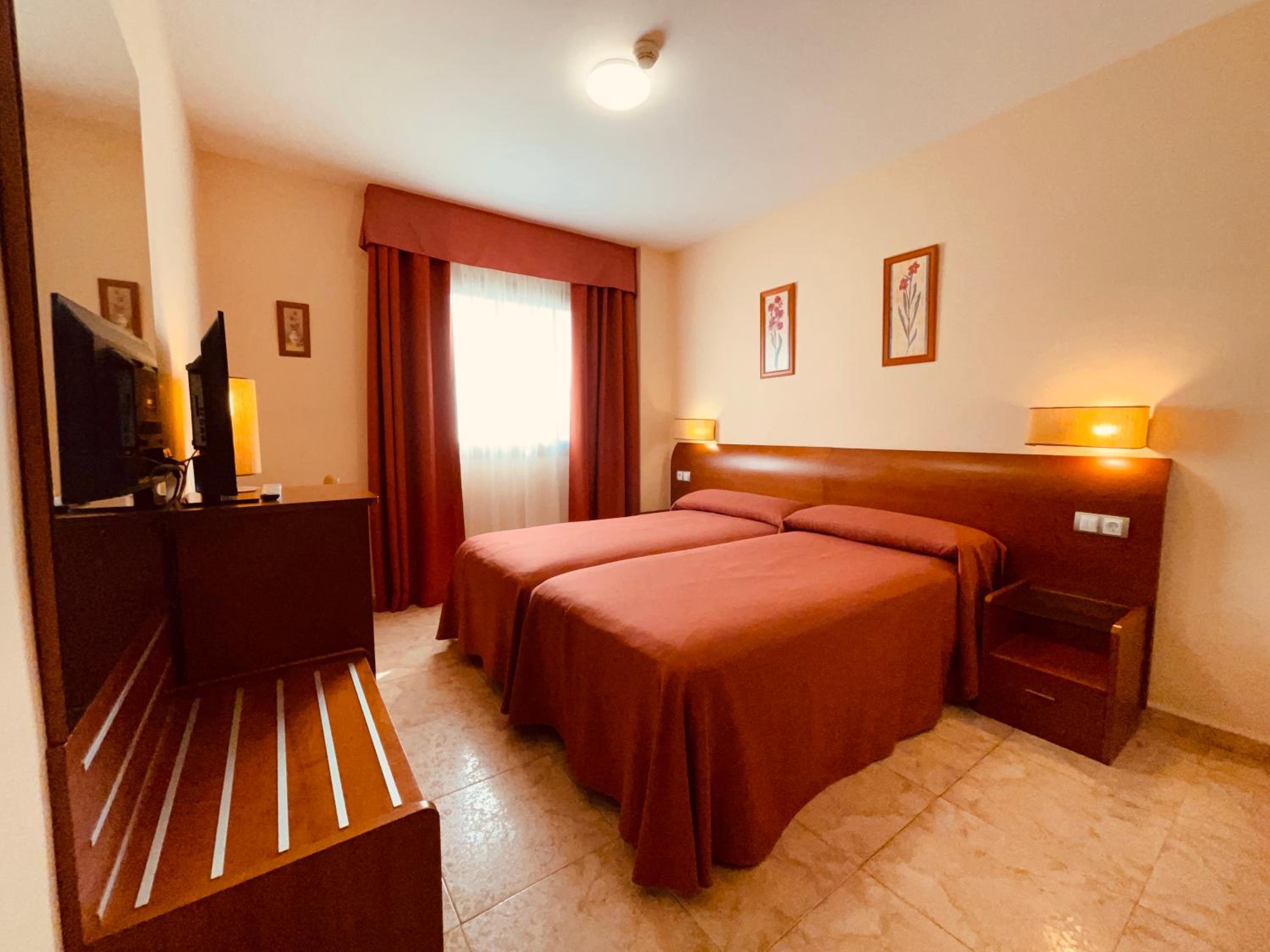 COMPLEJO HOSTELERO TORRIJOS 7/29