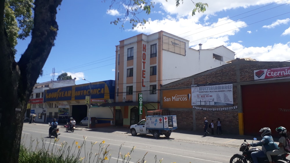 Hotel Valle de Pubenza 47/50