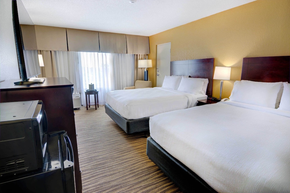 Holiday Inn St Petersburg N Clearwater 26/68